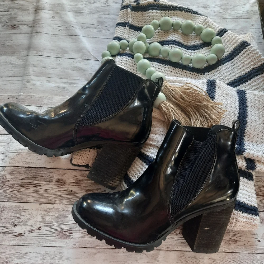 STEVE MADDEN Lyonn Patent Ankle Bootie - Picture 6 of 10